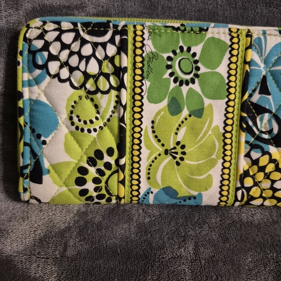 Vibrant Vera Bradley Accordion Wallet - Retired "LimeS Up" Design - Picture 6 of 11